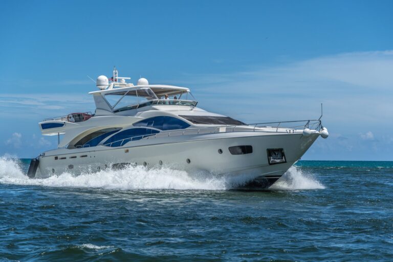 Catamaran vs. Yacht vs. Pontoon: Which Miami Boat Rental Is Correct?